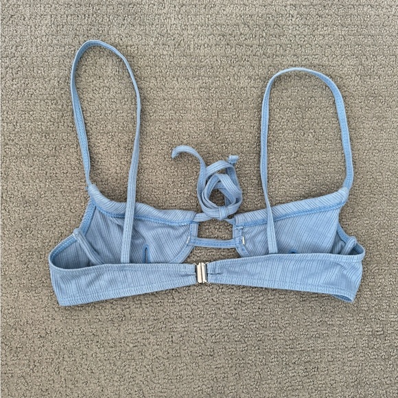Baby blue underwire bikini top (size small) - Picture 2 of 3